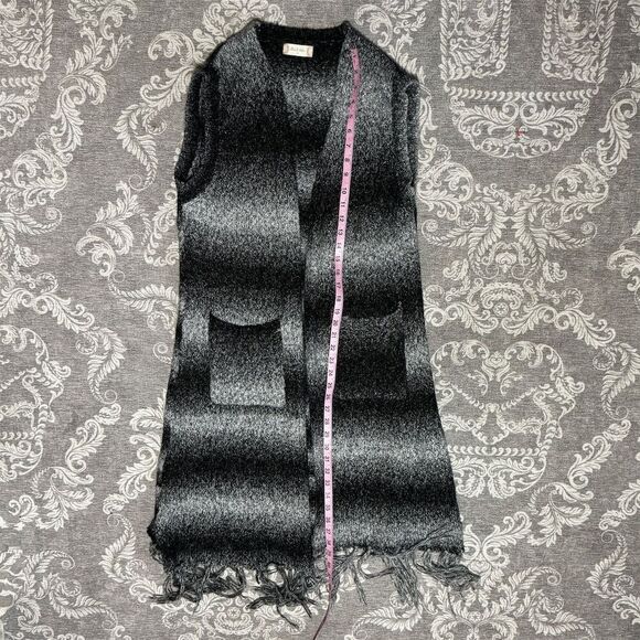 Altar'd State Women's Gray Sleeveless Cardigan Vest Size M Ombre Fringe - Picture 2 of 6